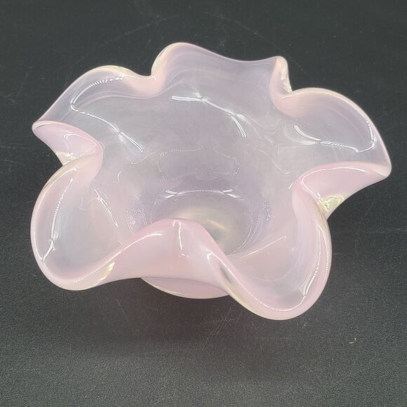 Vintage Art Glass Pink Glass 5 Petal Bowl Ashtray - Picture 3 of 4